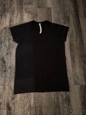 Lululemon Swiftly Tech Short Sleeve - Hip Length - Black - Size 12